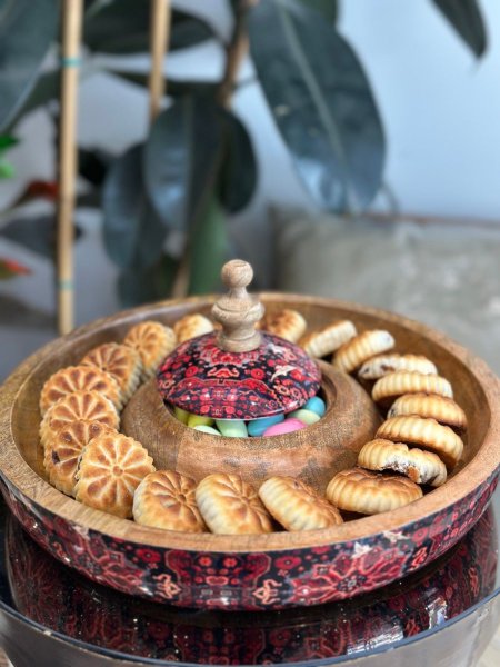 مضيفة معمول نقشة أحمر