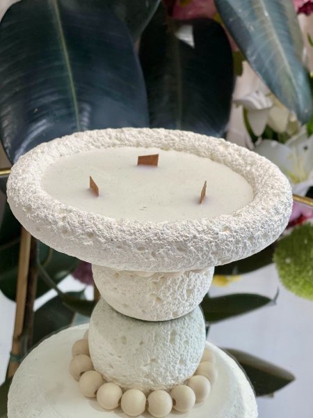 شمع معطر دائري مع قاعدة