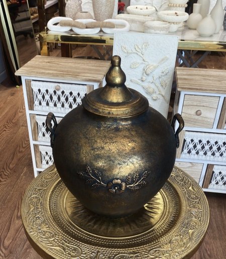 جرة ديكور مع غطاء