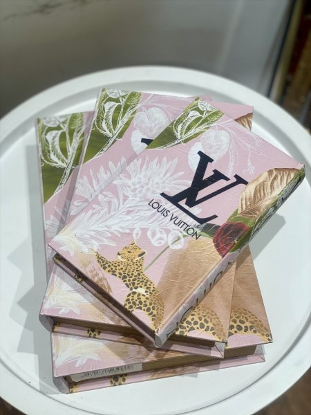 كتاب ديكور جلد  lous vuitton