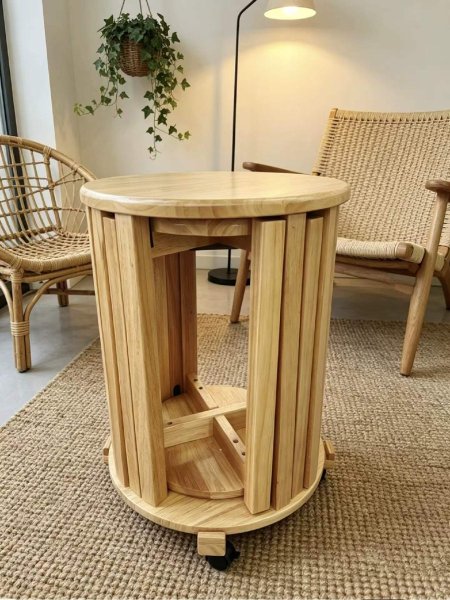 طقم طاولات( سكملات) باللون البني الفاتح